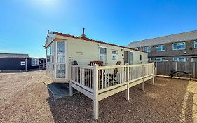 6 Berth Caravan For Hire At Lees Caravan Park In Hunstanton Ref 13006L